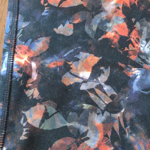 NWOT Woman Leggings size L - Picture 2 of 4